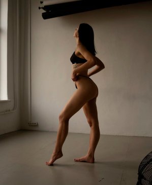 Рината, 22